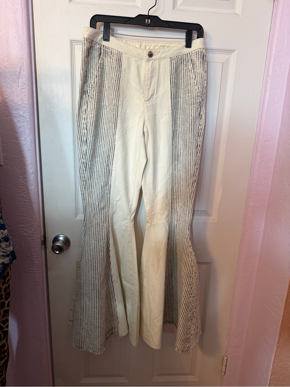 VENUS Cream Wide-Leg Flared Jeans with Black Pinstripes
